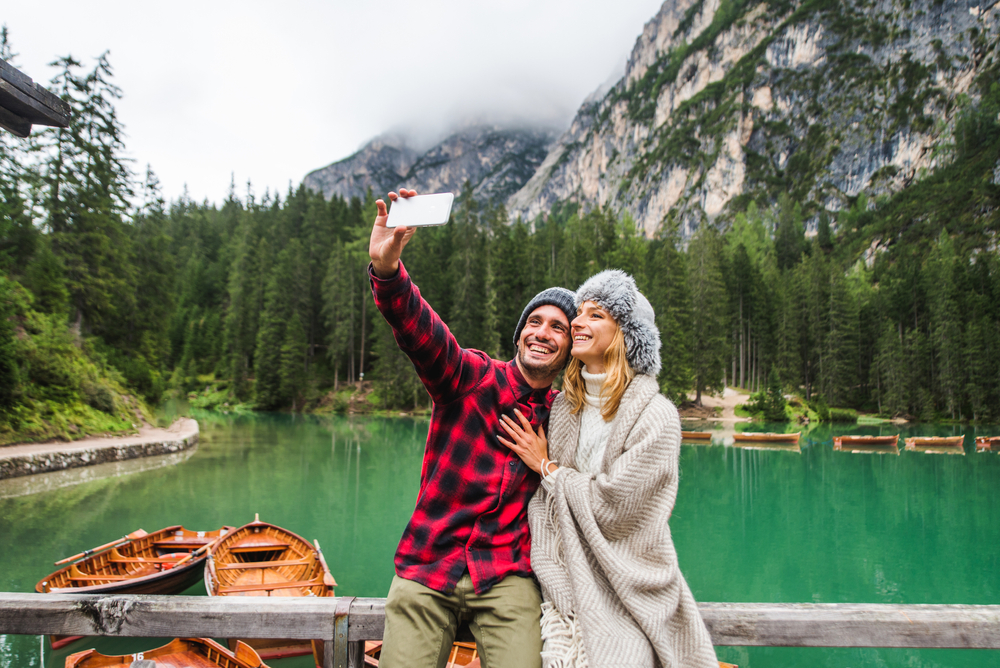 Beautiful,Couple,Of,Young,Adults,Visiting,An,Alpine,Lake,At
